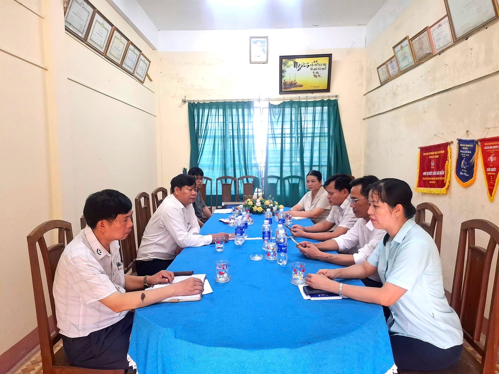 Đoàn giám sát trao đổi, nắm tình hình thực hiện nhiệm vụ chuyển đổi số tại các trường học