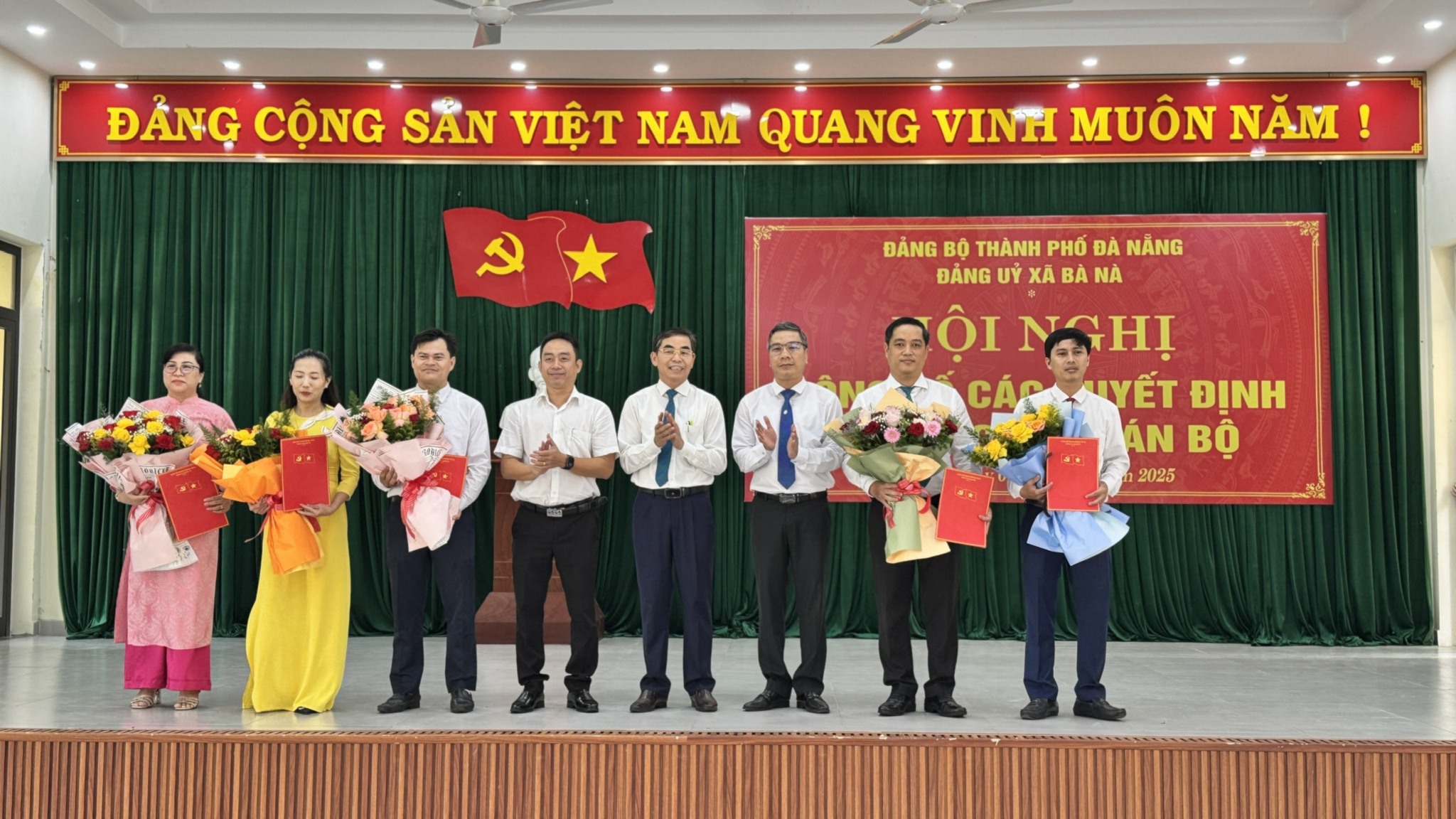 Xã Bà Nà – công bố các quyết định về công tác cán bộ