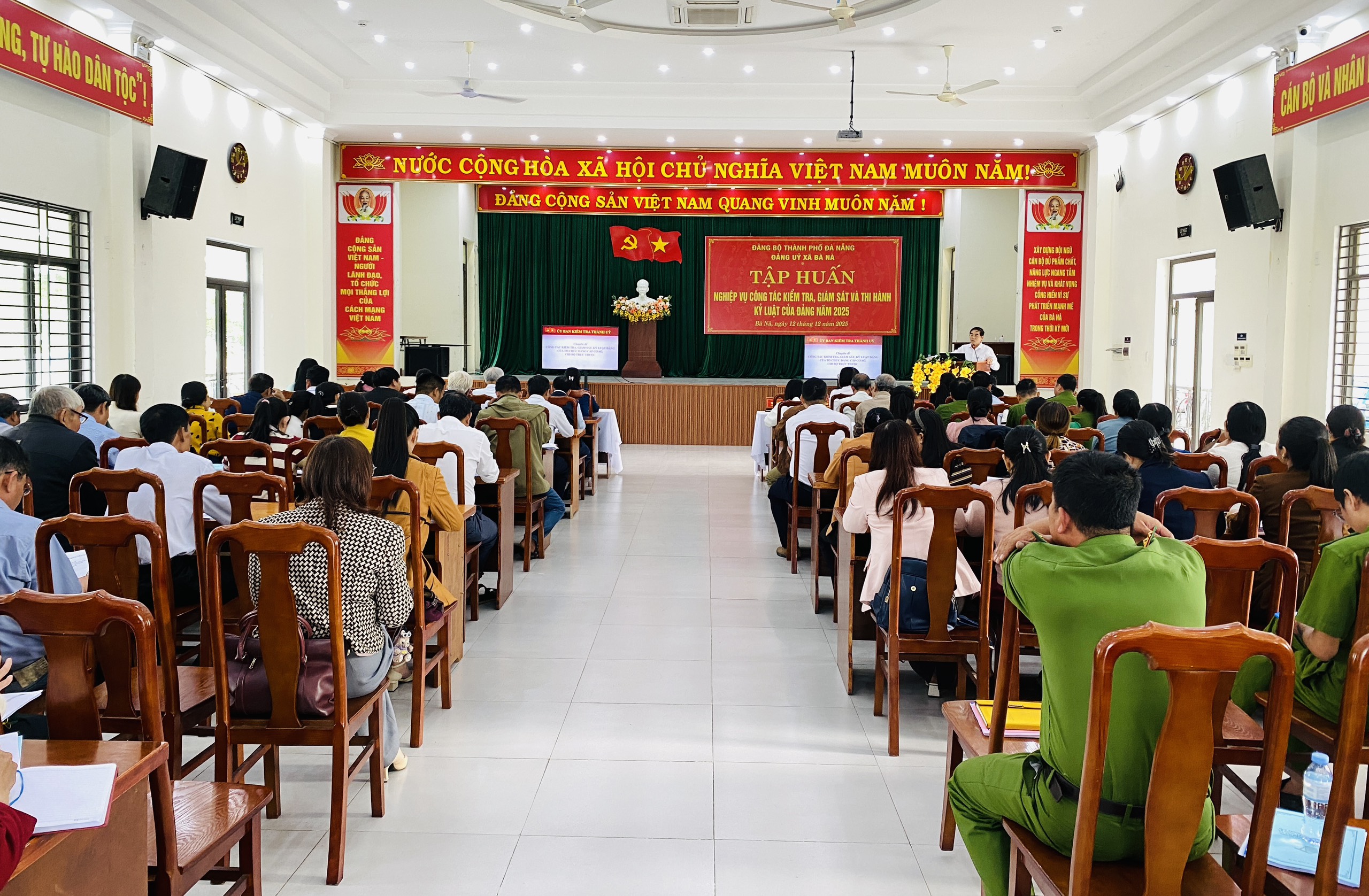 Đảng ủy xã Bà Nà tổ chức lớp tập huấn bồi dưỡng nghiệp vụ công tác kiểm tra, giám sát và kỷ luật của Đảng năm 2025